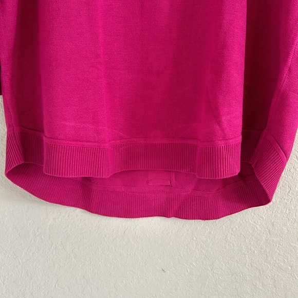 Cute/sexy, button back quarter sleeve sweater - Picture 5 of 9